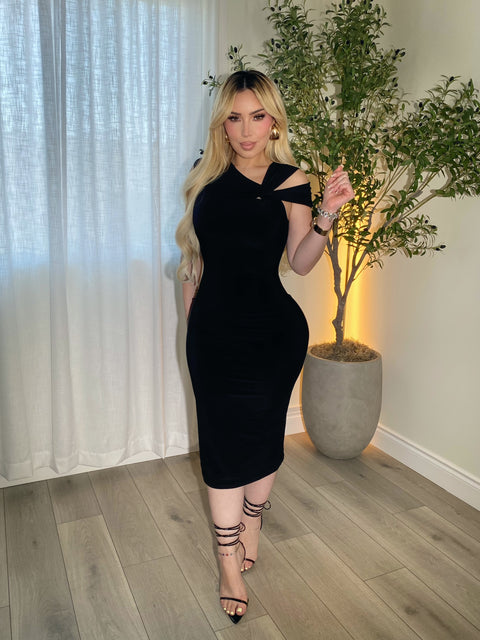 Silhouette Black Maxi Dress￼