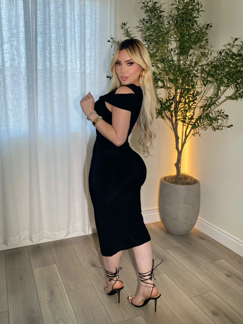 Silhouette Black Maxi Dress￼